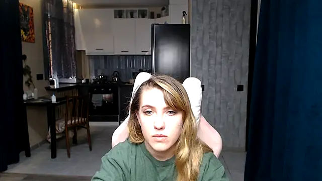 Reginasmilee online show from September 27, 2025, 12:32 pm