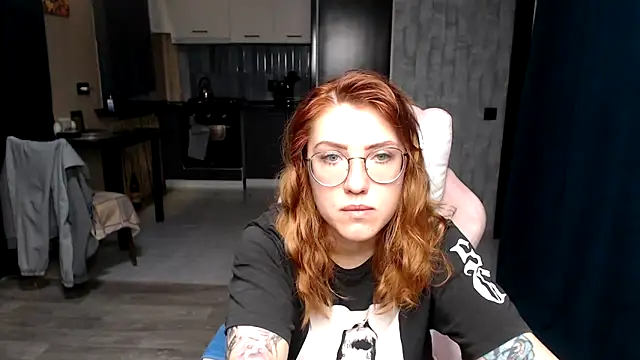 Reginasmilee online show from October 13, 2025, 11:27 pm