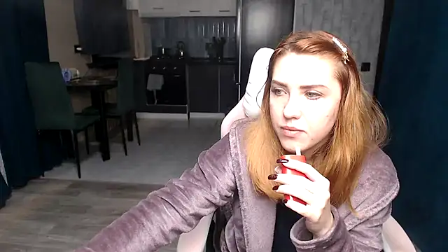 Reginasmilee online show from November 4, 2025, 1:05 am