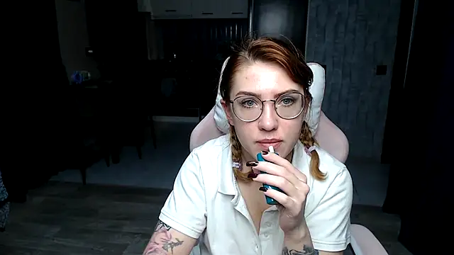 Reginasmilee online show from November 11, 2025, 1:05 am