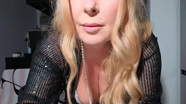 TammyJeann online show from November 9, 2025, 6:06 pm