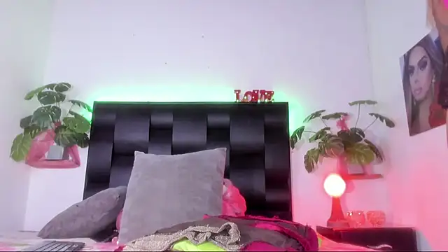 Snapshot of isabelleandbrand chatting on February 8, 2025, 12:17 pm isabelleandbrand online show from February 8, 2025, 12:17 pm