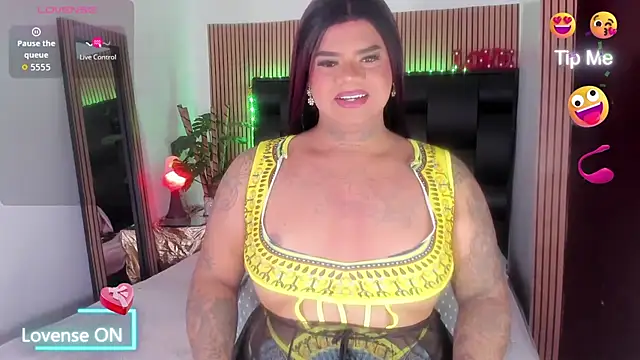 Snapshot of isabelleandbrand chatting on October 10, 2025, 12:48 pm isabelleandbrand online show from October 10, 2025, 12:48 pm