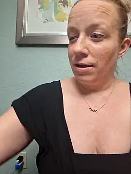 Snapshot of XxMs_StarzxX chatting on February 14, 2025, 6:34 am XxMs StarzxX online show from February 14, 2025, 6:34 am