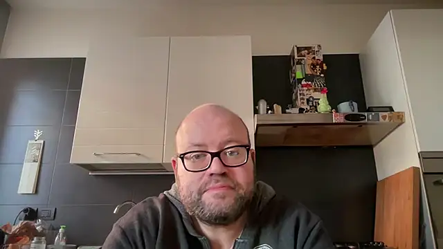 Snapshot of theitalianbear chatting on December 18, 2024, 2:28 pm theitalianbear online show from December 18, 2024, 2:28 pm