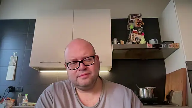 Snapshot of theitalianbear chatting on December 23, 2024, 1:45 pm theitalianbear online show from December 23, 2024, 1:45 pm