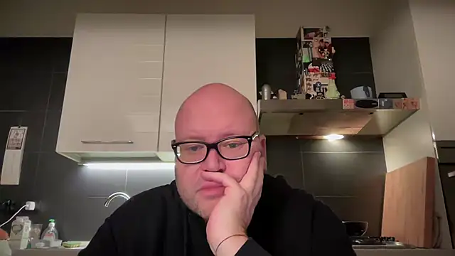 Snapshot of theitalianbear chatting on February 5, 2025, 8:14 pm theitalianbear online show from February 5, 2025, 8:14 pm