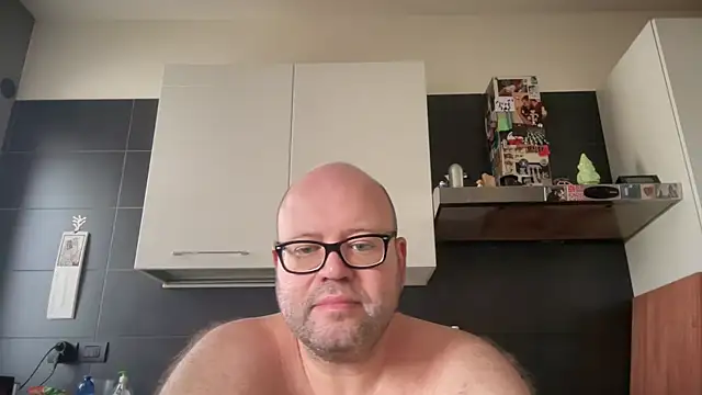 Snapshot of theitalianbear chatting on September 9, 2025, 2:16 pm theitalianbear online show from September 9, 2025, 2:16 pm