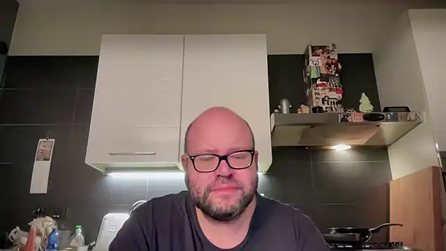 Snapshot of theitalianbear chatting on October 16, 2025, 2:23 am theitalianbear online show from October 16, 2025, 2:23 am