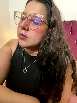 shara  online show from November 5, 2025, 2:33 am