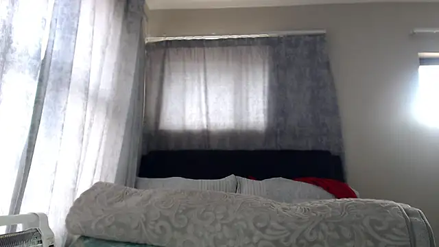 leanna23 online show from December 3, 2025, 10:57 am