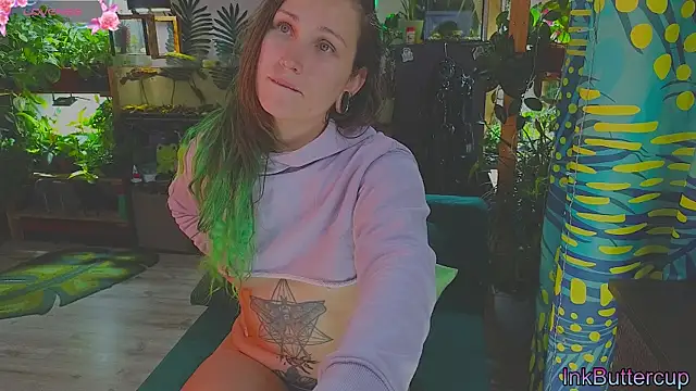 Dead Butterfly online show from September 9, 2025, 3:39 am