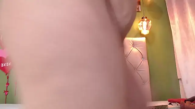 Snapshot of Tinna_Flirt chatting on February 20, 2025, 8:28 am Tinna Flirt online show from February 20, 2025, 8:28 am