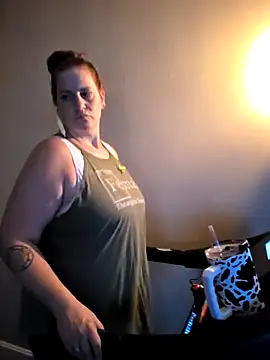 Snapshot of onlyhotbbw75 chatting on October 17, 2025, 9:23 am onlyhotbbw75 online show from October 17, 2025, 9:23 am