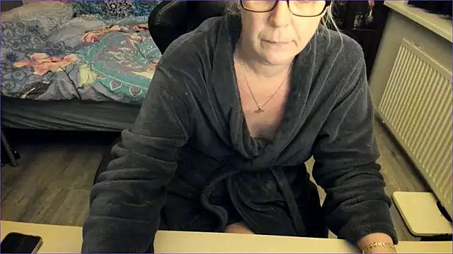 minoesje37 online show from December 8, 2024, 8:25 pm