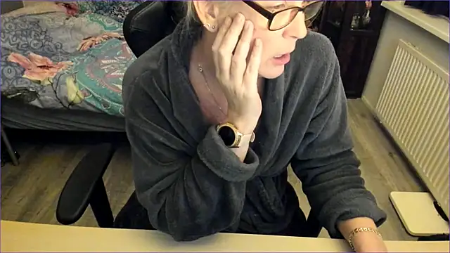 minoesje37 online show from December 9, 2024, 8:33 pm