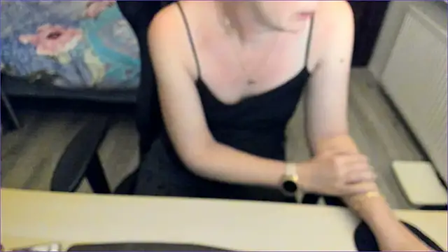 minoesje37 online show from December 16, 2024, 8:37 pm