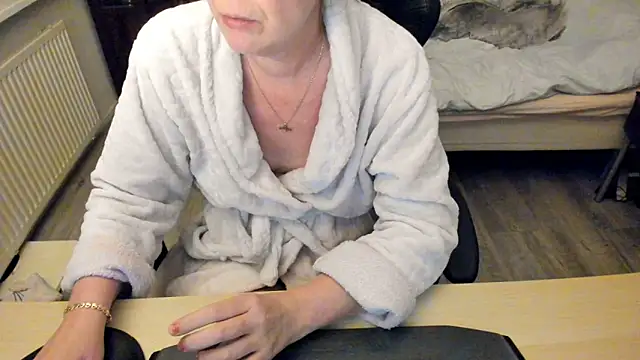 minoesje37 online show from January 8, 2025, 8:50 pm