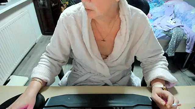 minoesje37 online show from March 2, 2025, 8:40 pm