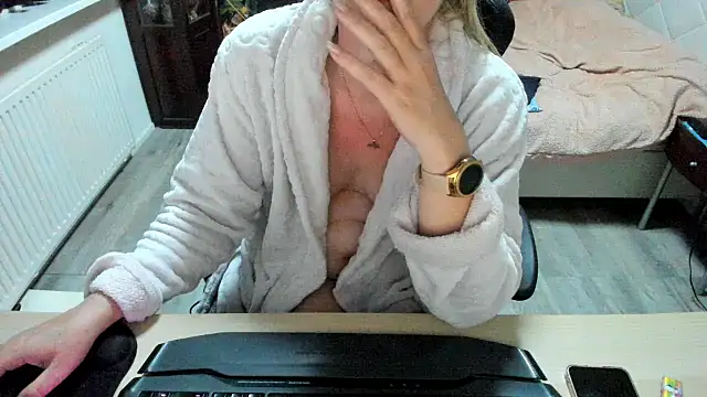 minoesje37 online show from March 8, 2025, 8:14 pm