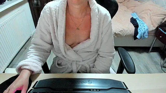 minoesje37 online show from March 11, 2025, 8:31 pm