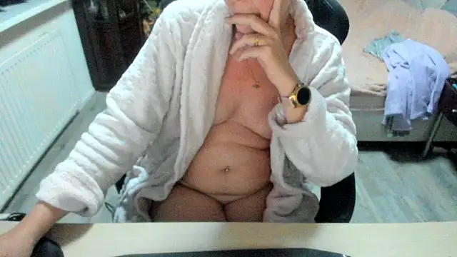 minoesje37 online show from October 15, 2025, 7:36 pm