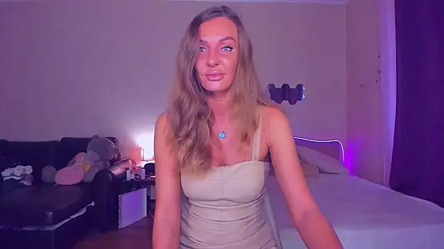 Snapshot of EmmaAbramson chatting on September 9, 2025, 11:21 am EmmaAbramson online show from September 9, 2025, 11:21 am