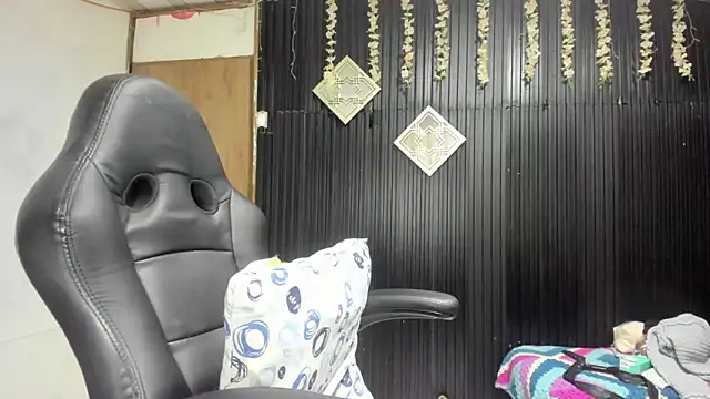 lalanaughty online show from November 14, 2025, 11:53 am