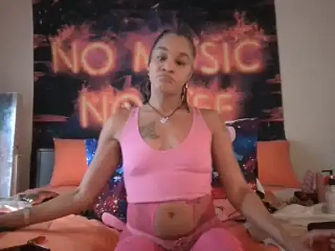 Snapshot of EnticingAaliyah chatting on December 12, 2024, 4:21 pm EnticingAaliyah online show from December 12, 2024, 4:21 pm