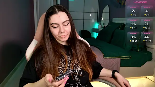 Snapshot of Foxohlove chatting on March 9, 2025, 6:43 pm Foxohlove online show from March 9, 2025, 6:43 pm