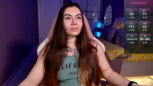 Snapshot of Foxohlove chatting on October 22, 2025, 6:29 pm Foxohlove online show from October 22, 2025, 6:29 pm