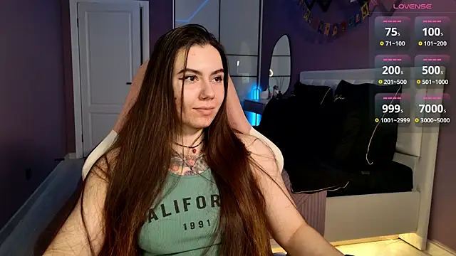 Snapshot of Foxohlove chatting on December 2, 2025, 7:36 am Foxohlove online show from December 2, 2025, 7:36 am