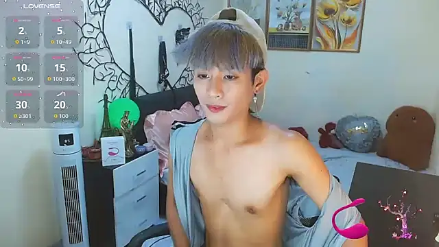 Snapshot of WildestTwink chatting on September 8, 2025, 4:17 pm WildestTwink online show from September 8, 2025, 4:17 pm