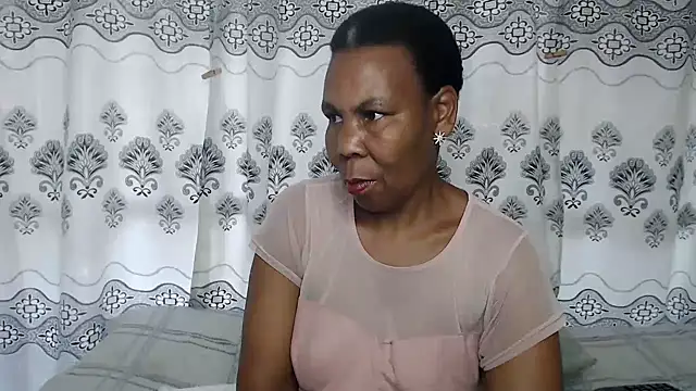 Snapshot of SuperNova40 chatting on February 6, 2025, 6:29 am SuperNova40 online show from February 6, 2025, 6:29 am