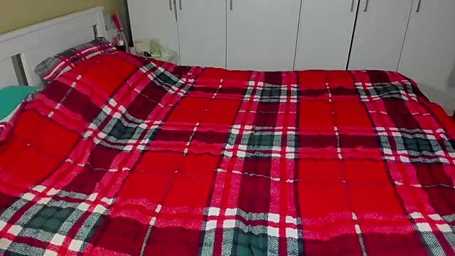 Snapshot of GoldCurves chatting on October 27, 2025, 5:33 am GoldCurves online show from October 27, 2025, 5:33 am