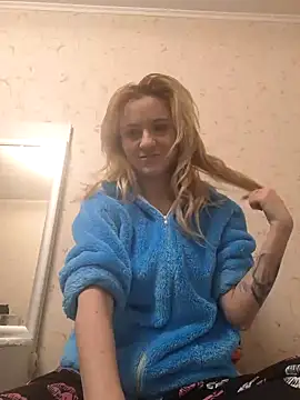 Snapshot of YogisticJuli666 chatting on December 11, 2024, 5:43 am YogisticJuli666 online show from December 11, 2024, 5:43 am