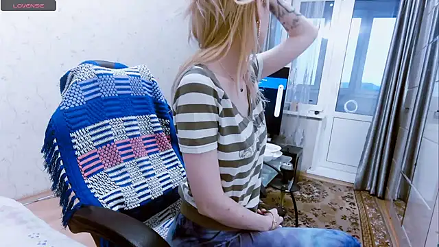 Snapshot of YogisticJuli666 chatting on January 10, 2025, 6:53 am YogisticJuli666 online show from January 10, 2025, 6:53 am