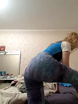 Snapshot of YogisticJuli666 chatting on January 22, 2025, 5:37 am YogisticJuli666 online show from January 22, 2025, 5:37 am