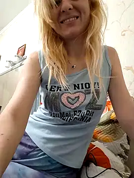 Snapshot of YogisticJuli666 chatting on February 10, 2025, 6:09 am YogisticJuli666 online show from February 10, 2025, 6:09 am