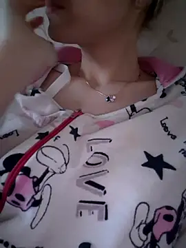 Snapshot of YogisticJuli666 chatting on February 18, 2025, 2:06 pm YogisticJuli666 online show from February 18, 2025, 2:06 pm