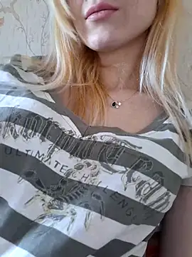 Snapshot of YogisticJuli666 chatting on February 21, 2025, 9:34 am YogisticJuli666 online show from February 21, 2025, 9:34 am