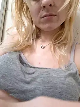 Snapshot of YogisticJuli666 chatting on March 7, 2025, 9:18 am YogisticJuli666 online show from March 7, 2025, 9:18 am