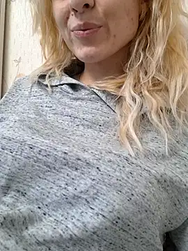 Snapshot of YogisticJuli666 chatting on March 10, 2025, 6:16 am YogisticJuli666 online show from March 10, 2025, 6:16 am