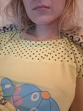 Snapshot of YogisticJuli666 chatting on September 14, 2025, 7:46 pm YogisticJuli666 online show from September 14, 2025, 7:46 pm