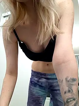 Snapshot of YogisticJuli666 chatting on October 13, 2025, 4:56 am YogisticJuli666 online show from October 13, 2025, 4:56 am