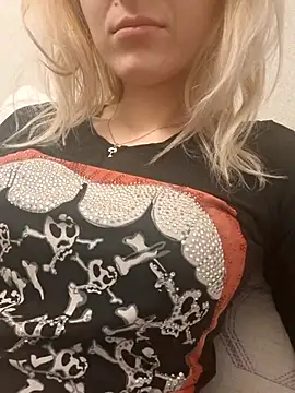 Snapshot of YogisticJuli666 chatting on October 20, 2025, 4:57 am YogisticJuli666 online show from October 20, 2025, 4:57 am