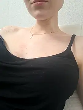 Snapshot of YogisticJuli666 chatting on October 31, 2025, 5:19 am YogisticJuli666 online show from October 31, 2025, 5:19 am