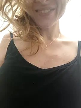 Snapshot of YogisticJuli666 chatting on November 17, 2025, 3:51 pm YogisticJuli666 online show from November 17, 2025, 3:51 pm