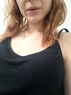 Snapshot of YogisticJuli666 chatting on December 15, 2025, 8:29 am YogisticJuli666 online show from December 15, 2025, 8:29 am