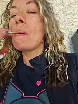 Snapshot of _NinaLuvSins_ chatting on October 4, 2025, 2:37 pm  NinaLuvSins  online show from October 4, 2025, 2:37 pm